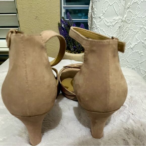 Naturalizer Carla Pink Buckle Sandals 3.5” Heels. Silver Buckle Size 10 NWOB - Picture 3 of 9